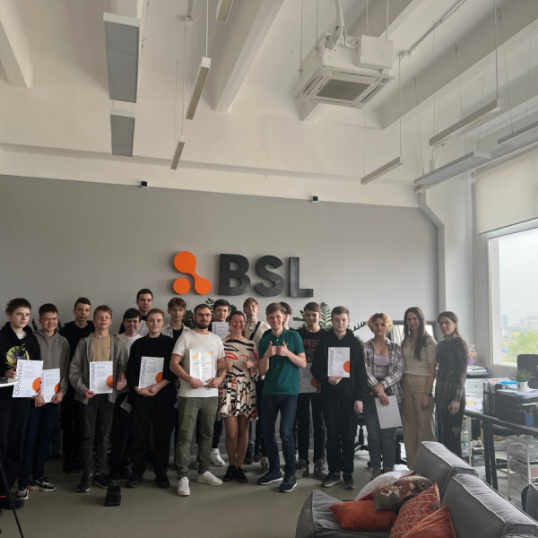 Наши резиденты проходят стажировку в ИТ-компании BSL - КИБЕРшкола программирования для детей, компьютерные курсы для школьников, начинающих и подростков - KIBERone г. Гольяново